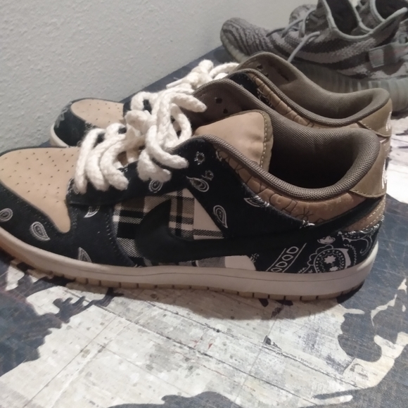 Nike sb dunks ,jeezy boosts  sizes 13 main image 4